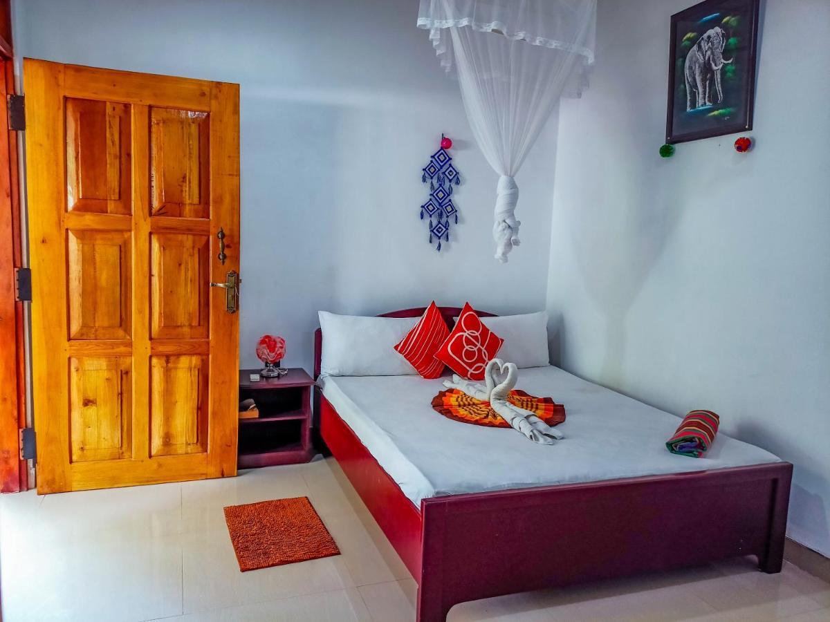 Sigiri Tarushan Home Stay Σιγκιρίγια Εξωτερικό φωτογραφία