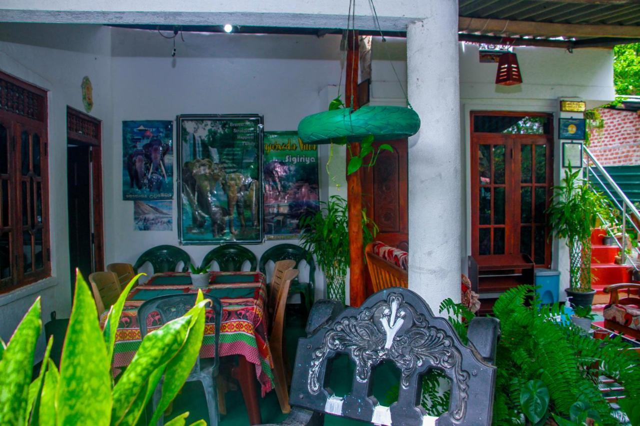 Sigiri Tarushan Home Stay Σιγκιρίγια Εξωτερικό φωτογραφία