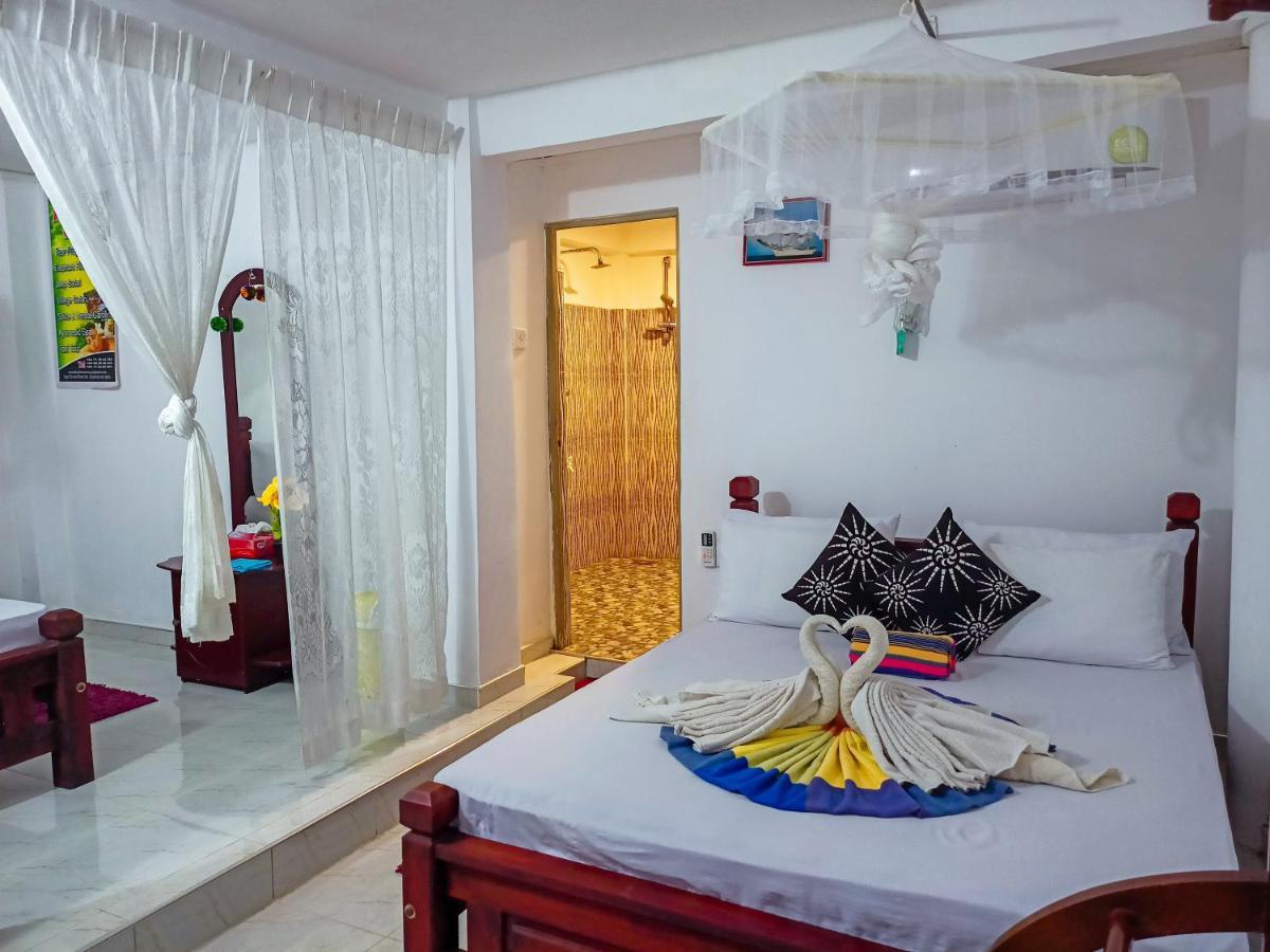 Sigiri Tarushan Home Stay Σιγκιρίγια Εξωτερικό φωτογραφία